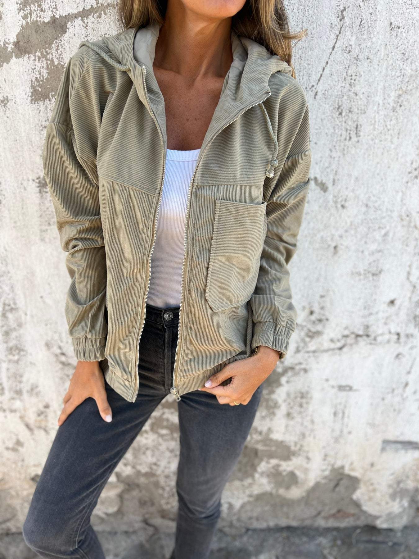 Tova – Elegante giacca in velluto a coste con zip