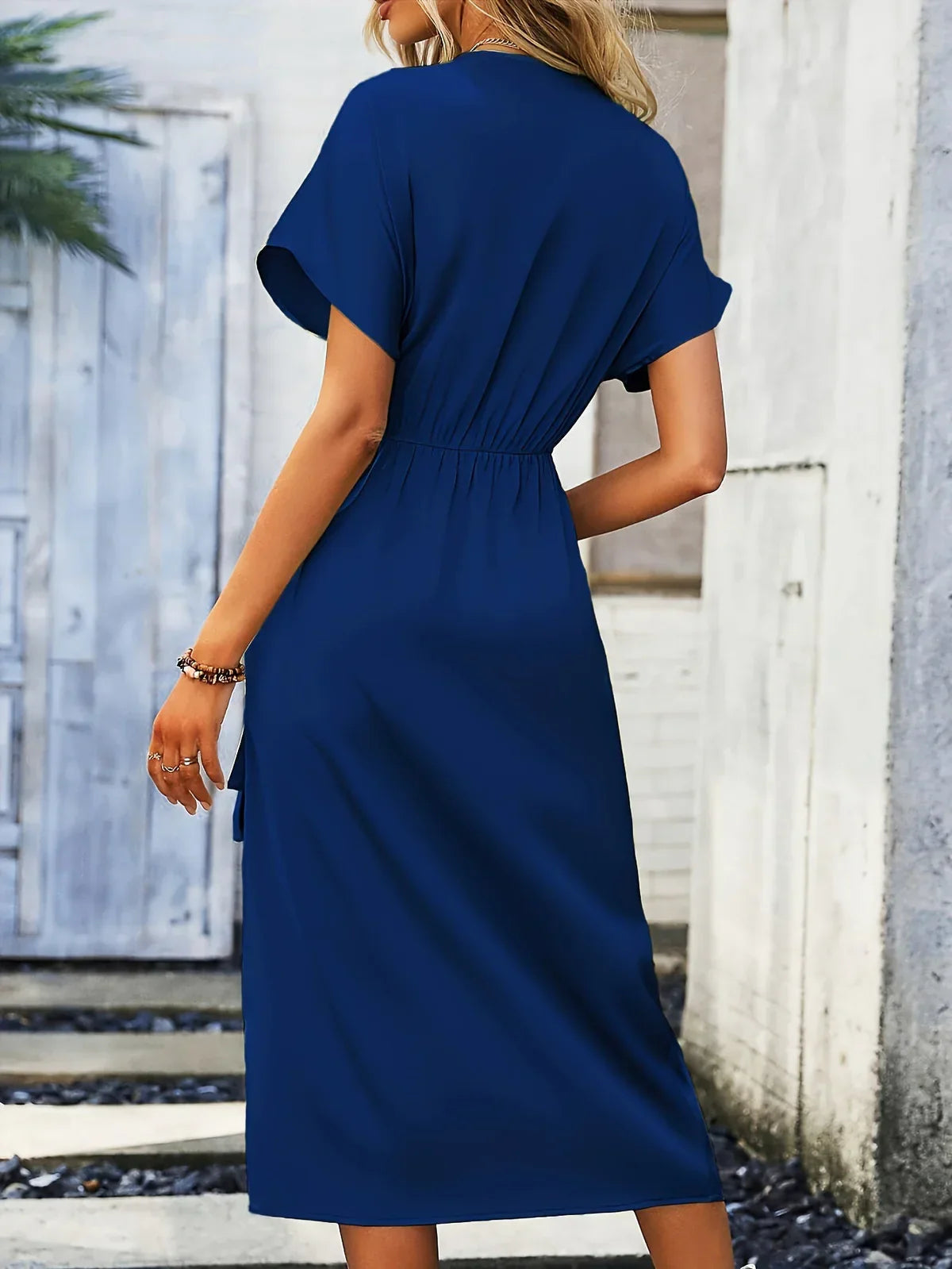 Isoliera - Elegante abito a portafoglio con scollatura a V