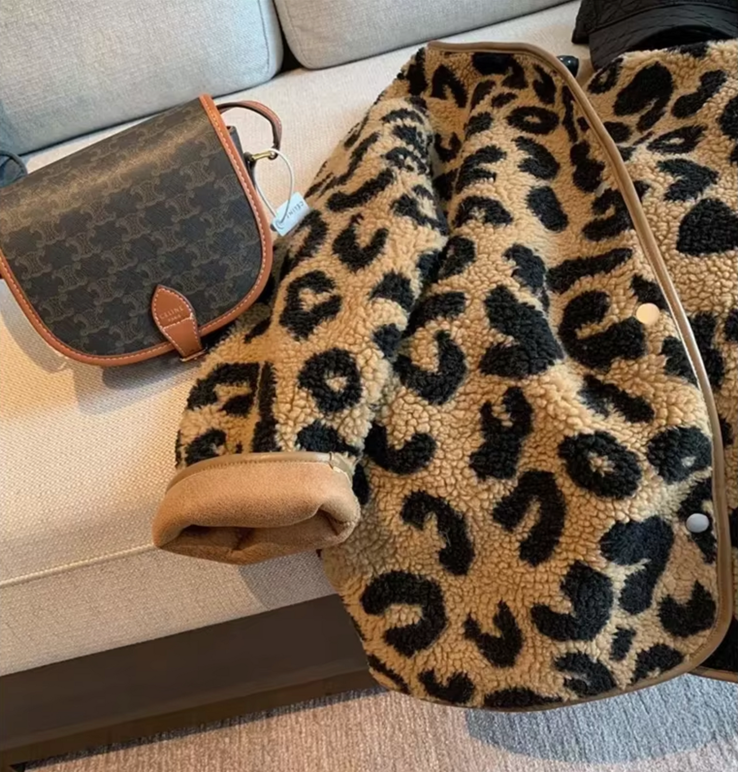 Alondra – Elegante giacca in pile con stampa leopardo