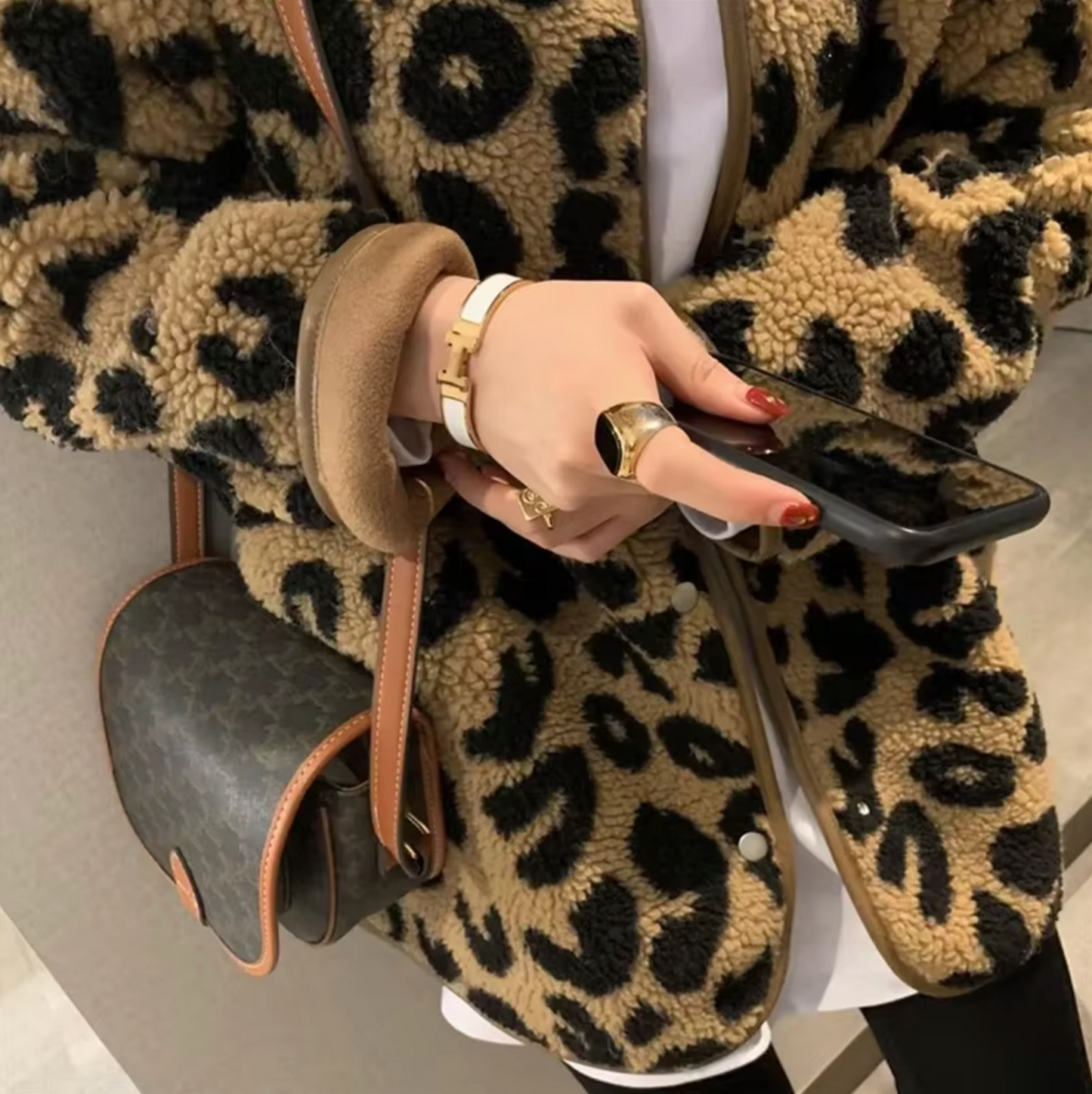 Alondra – Elegante giacca in pile con stampa leopardo
