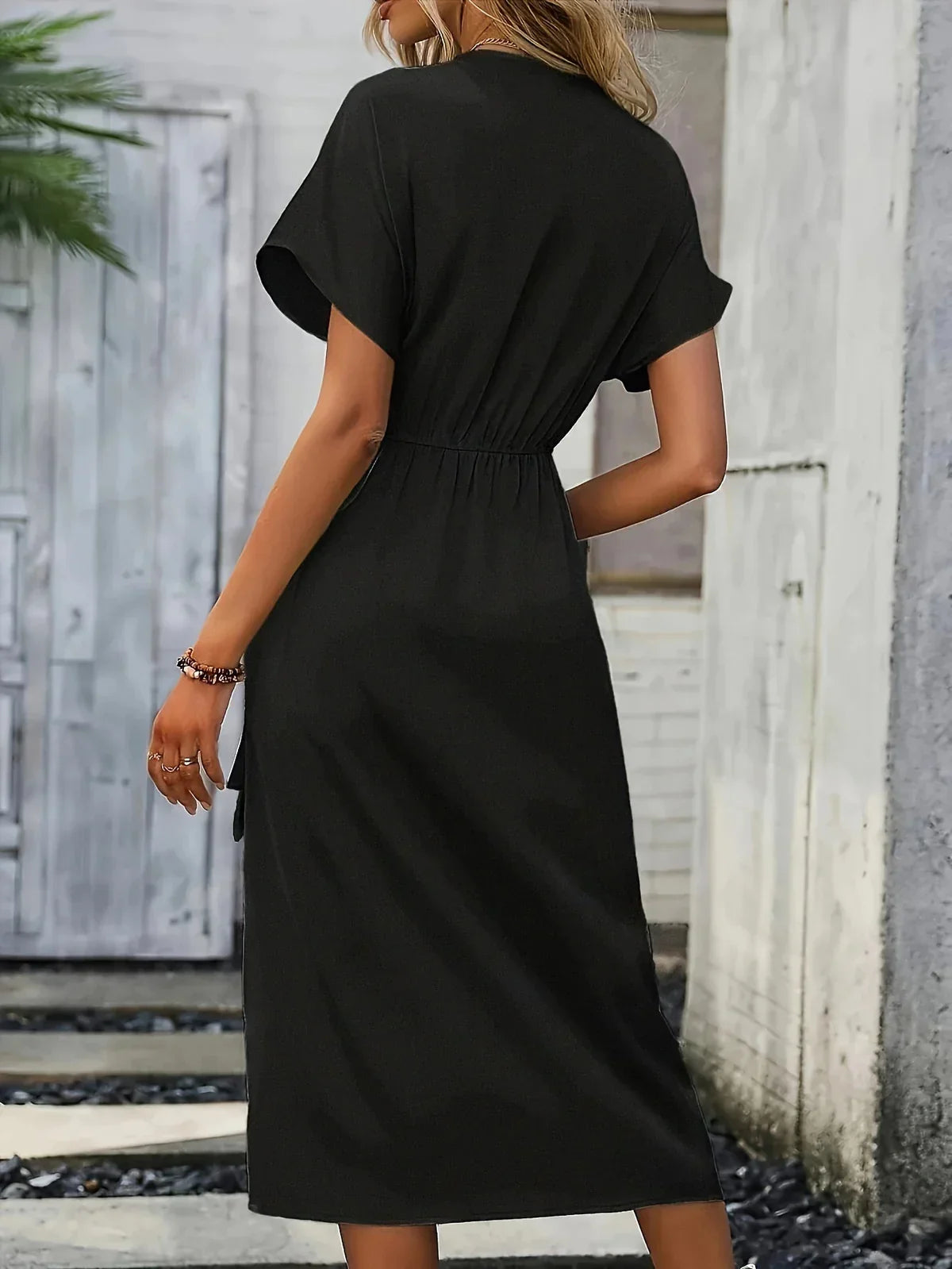 Isoliera - Elegante abito a portafoglio con scollatura a V