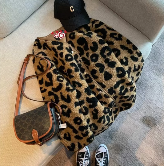 Alondra – Elegante giacca in pile con stampa leopardo