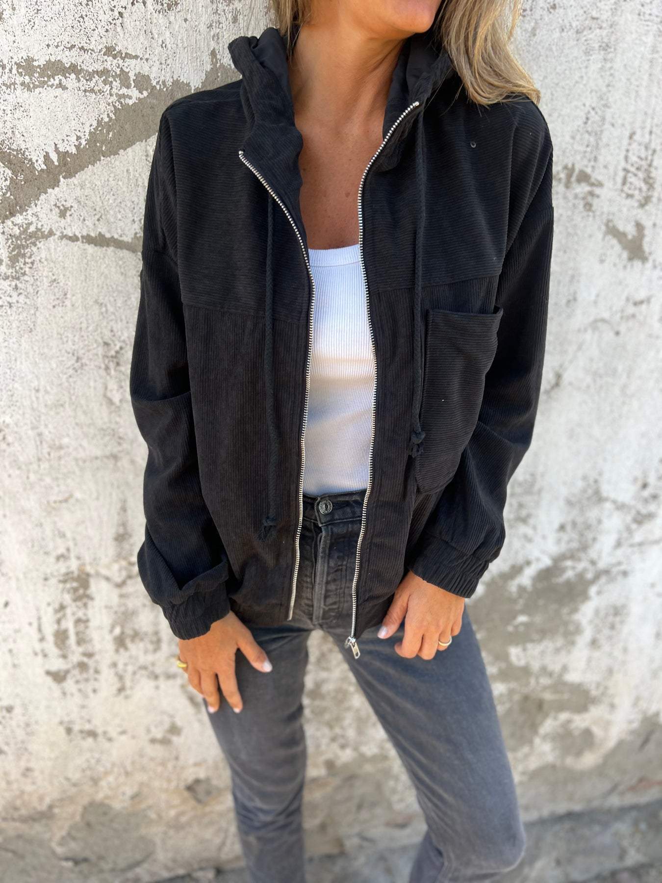 Tova – Elegante giacca in velluto a coste con zip
